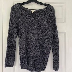 H&M Black and White Sweater Size Medium